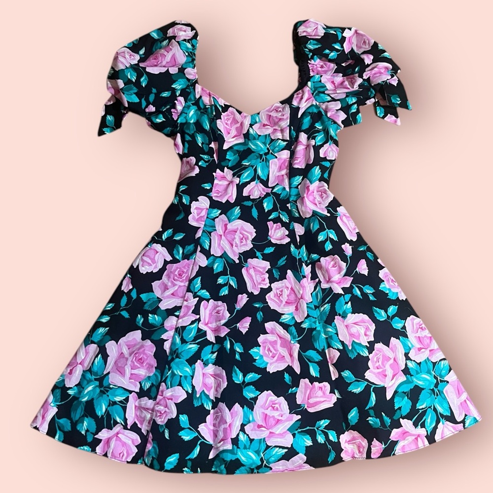 It’s giving 90’s Prom and Aqua Net- Floral Puff Dress